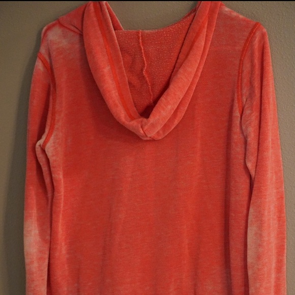 Red distressed USA Hoodie - Picture 3 of 3